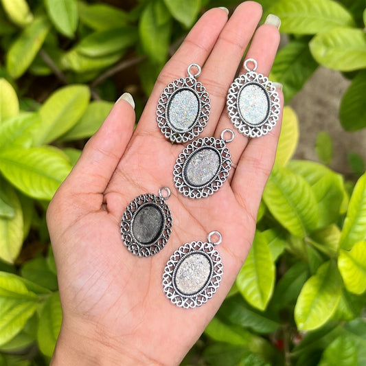 Antique Black Oval Resin Base Pendant (Set of 5)