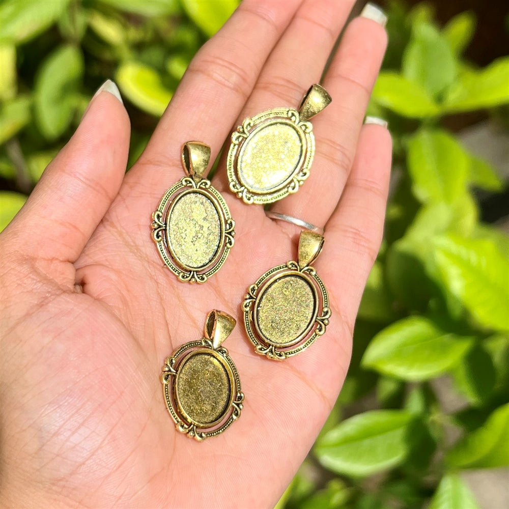 Oval Vintage Bronze Resin Pendant (Set of 5)