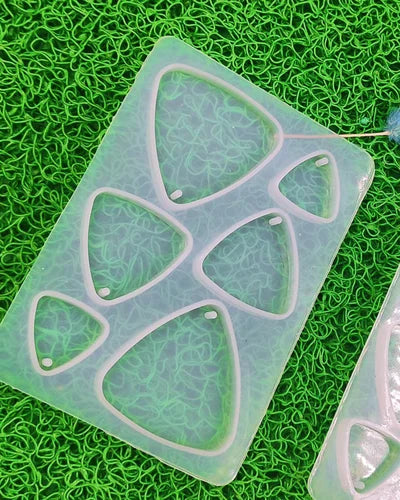 Keychain and Pendant 6 Cavity Triangle 10.8×7.7cm 6mm Depth SIlicon Mould
