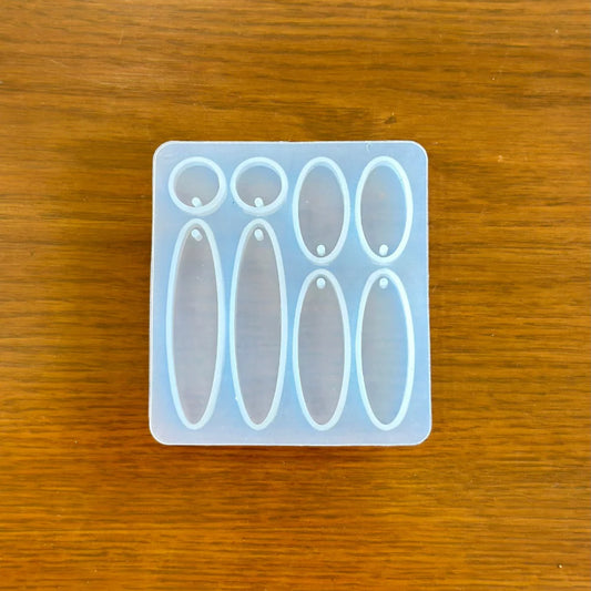 Keychain and Pendant 8 Cavity Oval 7.6x7cm 6mm Depth SIlicon Mould